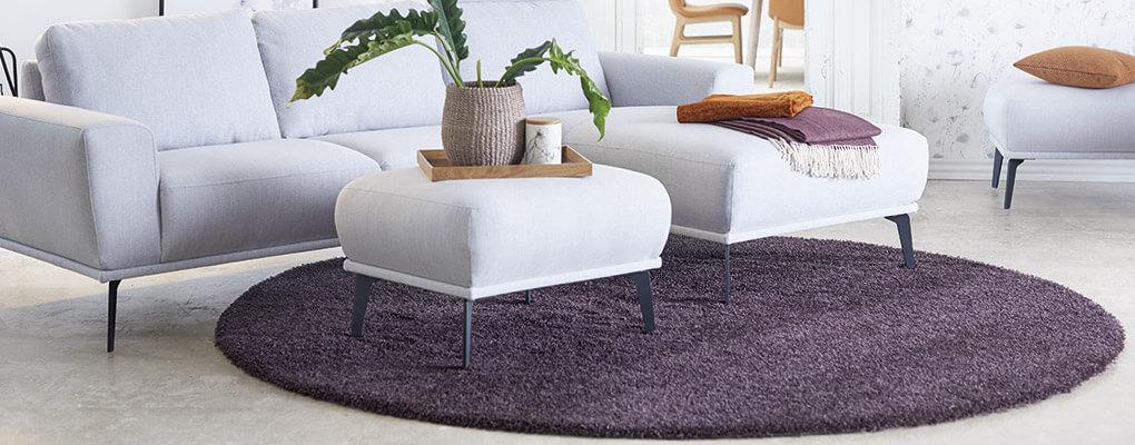 et stort gulvtæppe hjælper på akustikken