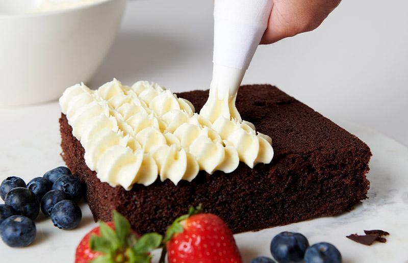 Møblér opskrift - Smuk kage med sprøjtemønster